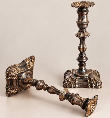 James Pinder & Co - Kandelaar (2) - Verzilverd - 1877-1890, Antiek en Kunst