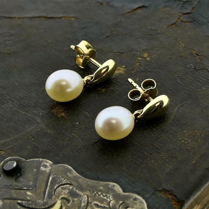 Gouden oorstekers met parel (Oorbellen), Handtassen en Accessoires, Oorbellen, Goud, Gebruikt, Met edelsteen, Goud, Ophalen of Verzenden