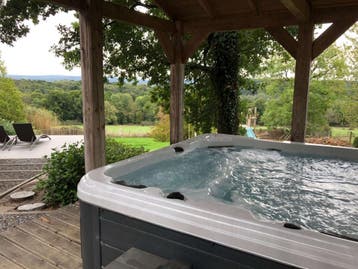 Ardennen Vakantiehuis Durbuy-jacuzzi-sauna-biljart-haard, Landhuis of Villa