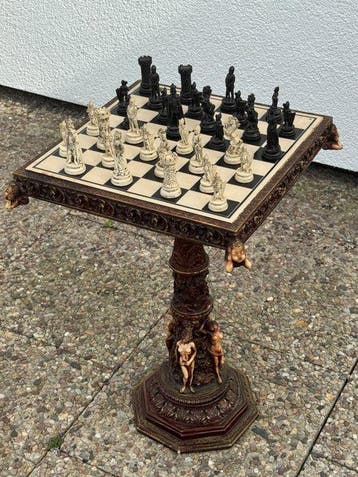 Monumental Italian Renaissance Revival Chess Table –, Antiek en Kunst