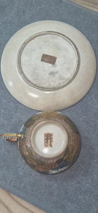 Shimazu-familie Shimazu-Mon – Arhats & Draken - Keramiek -