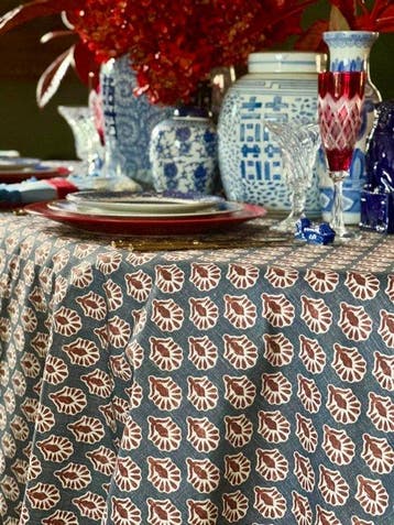 Nappe étnique imprimée en block print pour tables larges. -