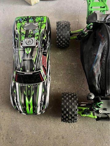 1:10 - Voiture de course miniature - Traxxas Rustler -, Hobby & Loisirs créatifs