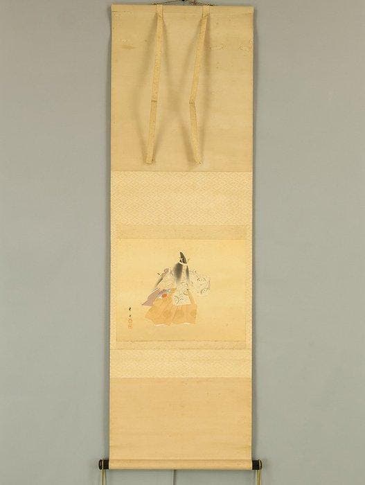 Noh Play Man in Kimono Holding Fan - with signature Shuho, Antiquités & Art, Antiquités | Autres Antiquités