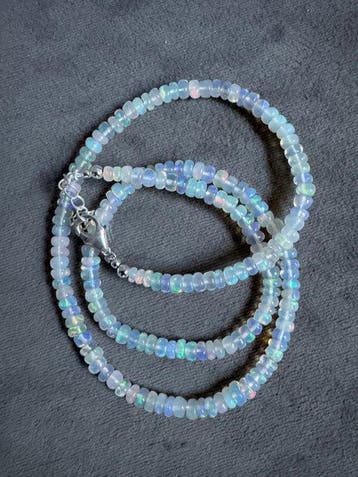 Ketting met gladde witte opalen uit Ethiopië + Zilver 925 -