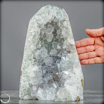 Amethystdruse – kristallijne elegantie in haar puurste vorm
