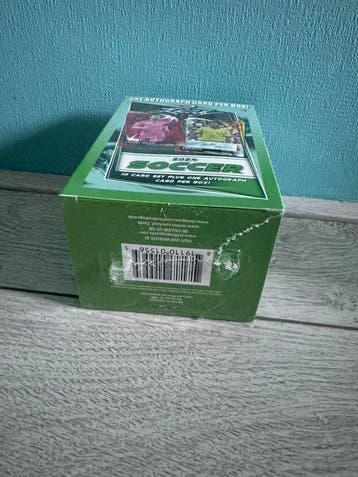leaf - 1 Booster box - Leaf 2024 box guaranteed autograph, Nieuw
