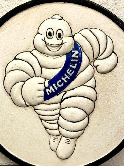 Reclamebord - Zwaar gietijzeren reclamebord Michelin, Antiquités & Art, Antiquités | Assiettes décoratives & Carrelages