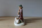 Goebel - Figurine - Jongen en meisje op hek met lammetjes -