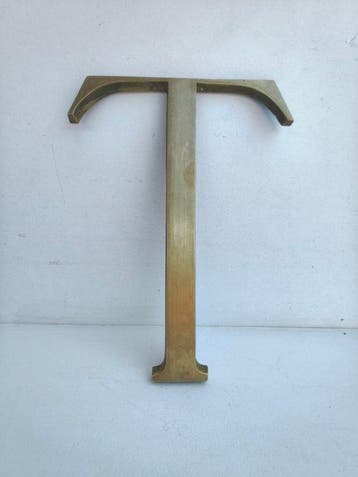 Letter T - Reclamebord - Verguld messing