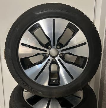 Mercedes-Benz EQC 19 inch Velgen + Winterbanden, Auto-onderdelen, Banden en Velgen, 19 inch, Gebruikt, Banden en Velgen, 235 mm