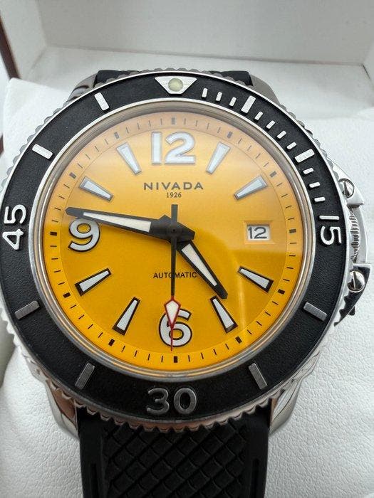 Nivada - 1926 Amphibious Diving Series 100M DATE Sapphire, Handtassen en Accessoires, Horloges | Heren