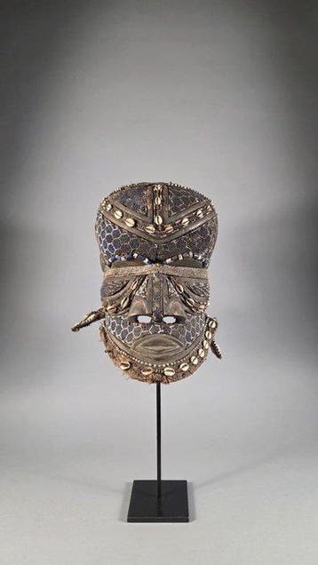 Houten masker, kralen, kaurischelpen - Kuba - DR Congo