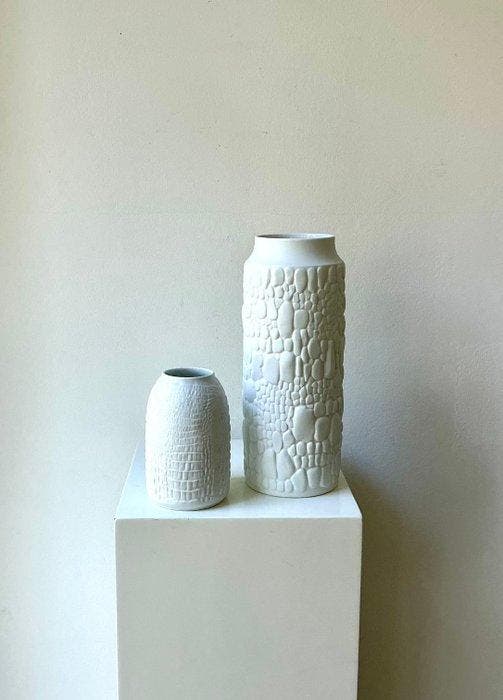 AK Kaiser - Vase - Biscuit de porcelaine - Deux vases en, Antiek en Kunst, Kunst | Designobjecten
