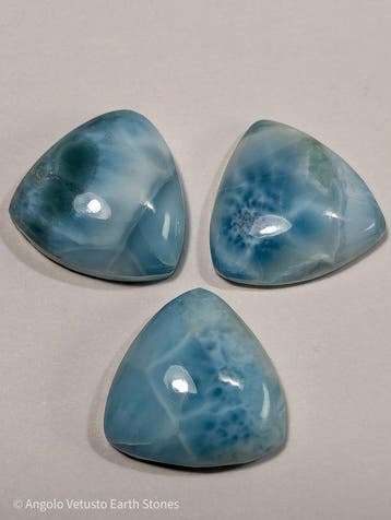 55,1 ct – Natuurlijke Larimar – Set van 3 driehoekige