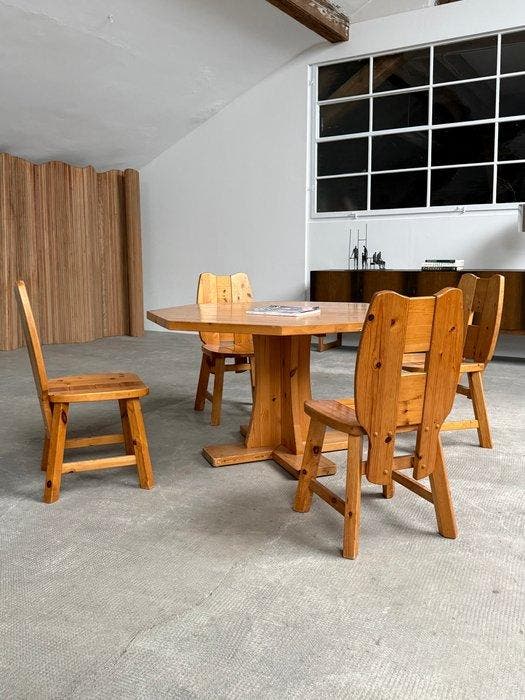 Im Stil von Rainer Daumiller - Chaise - Bois de pin - Table, Antiek en Kunst, Kunst | Designobjecten