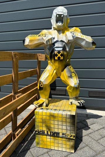 Daluxe Art - 1999 • XXL OFF-WHITE Gorilla Display – 110 cm