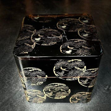Japanese Makie Lacquerware Three-Tier Box (Jbako) — Pine