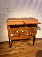 Kast op een standaard - Staal, Eik - archiefkast, Antiek en Kunst