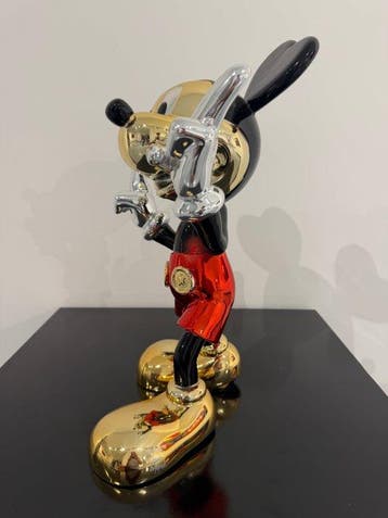 Van Apple - World Love - Mickey Red