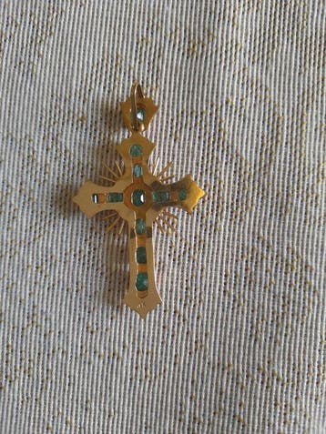Pendentif en forme de croix - 18 carats Or jaune Émeraude