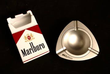 MARLBORO - Cendrier (2) - A collection - set of two MARLBORO