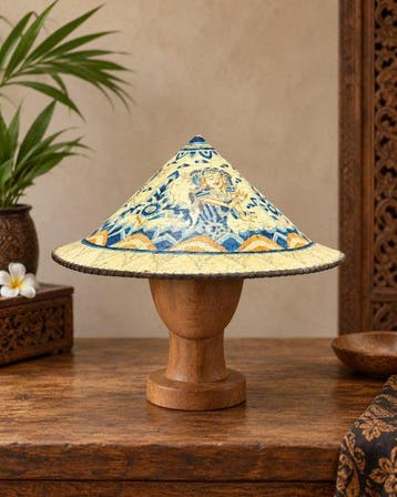 Decoratief ornament - Indonesische beschilderde bamboehoed -
