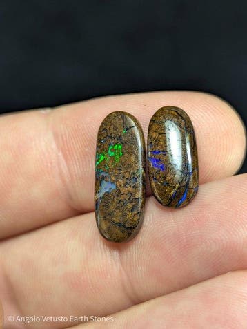 9.09 ct - 2x natuurlijke precious boulderopalen uit