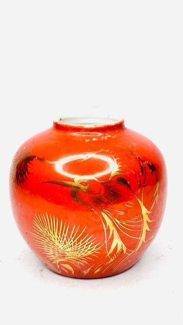Vaas van geglazuurd porselein in koraalkleur - China - 20e