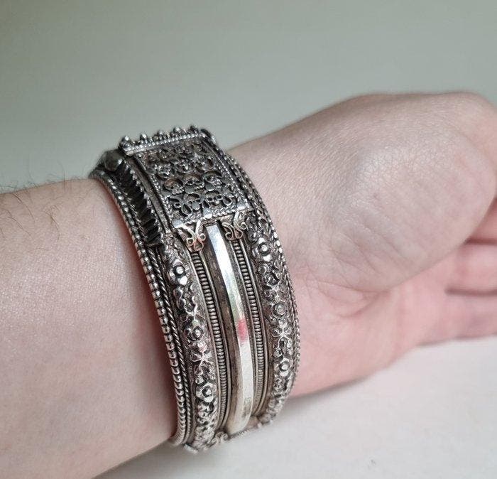 Bracelet manchette en filigrane ethnique - Argent - Sri, Antiquités & Art, Art | Art non-occidental