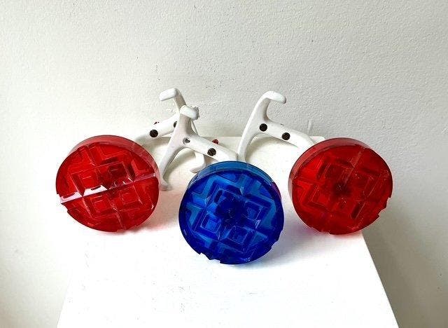 Ensemble de patères - Métal, Plastique - Trois crochets pour, Antiek en Kunst, Kunst | Designobjecten