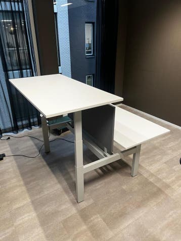 Duo Werkplek Elektrisch Verstelbaar - Merk Ahrend, Huis en Inrichting, Bureaus, Verzenden, In hoogte verstelbaar, Zo goed als nieuw