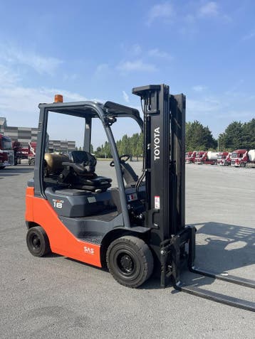 Toyota 02-8FGF18 Gaz - Triplex 4,70 m - 1 036 h, Chariot élévateur