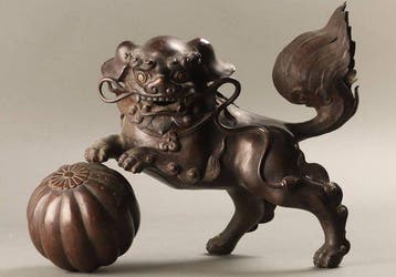 Figuur - Very fine imperial presentation okimono: shishi