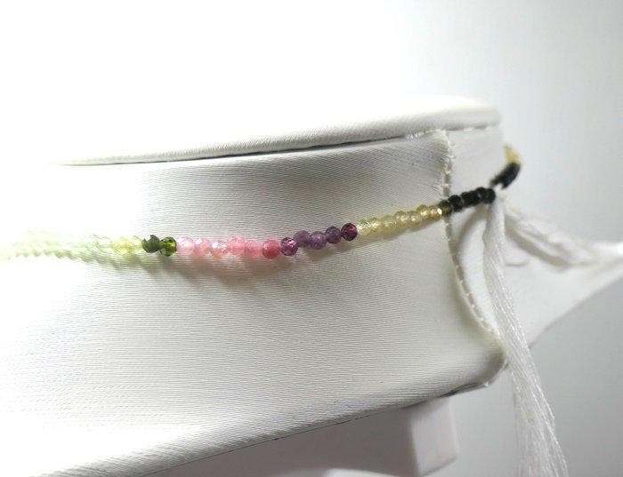 Prachtige toermalijnen op draad, om te verwerken tot een, Collections, Minéraux & Fossiles