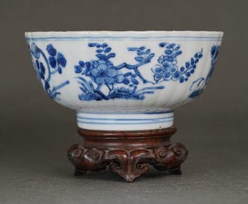 Kangxi (1662-1722) - Kom - Large Chrysanthemum, Peonies,