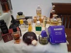 Themacollectie - Collectie van 53 miniatuurparfums, waarvan, Antiquités & Art, Antiquités | Jouets