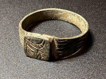 Middeleeuwen, kruisvaardersperiode Brons Intacte ring met, Antiek en Kunst