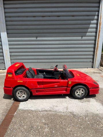 TOYS TOYS - Speelgoedauto FERRARI F40 ELETTRICA - 1980-1990