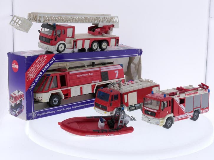 Schaal 1:55 Siku 2921, 3433, 3722 en 4115 set van 4 brand..., Hobby & Loisirs créatifs, Voitures miniatures | Échelles Autre, Enlèvement ou Envoi