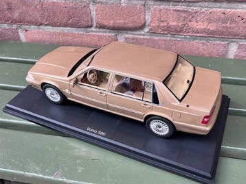 DNA Collectibles 1:18 - Berline miniature - Volvo S90 Royal