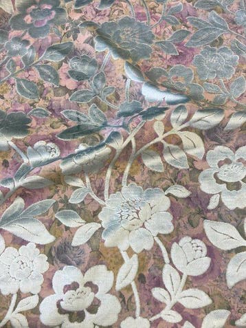 Meubelstof met een grote decoratieve impact, bloemmotief in