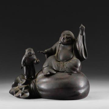 Okimono van Hotei met een Chinees kind - Gepatineerd brons -, Antiek en Kunst