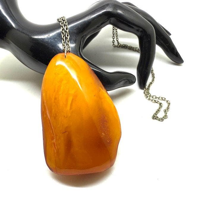 Grote oude natuurlijke Baltische amberhanger en -ketting,, Verzamelen, Mineralen en Fossielen