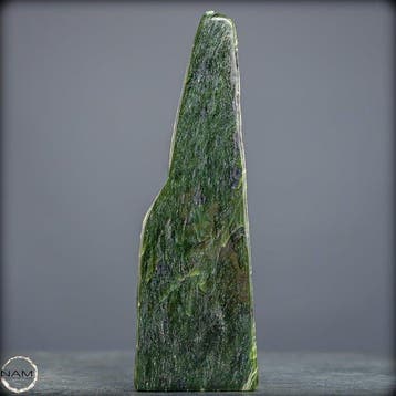 Zeer zeldzame natuurlijke nefrietjade Crystal-Freeform,, Nieuw