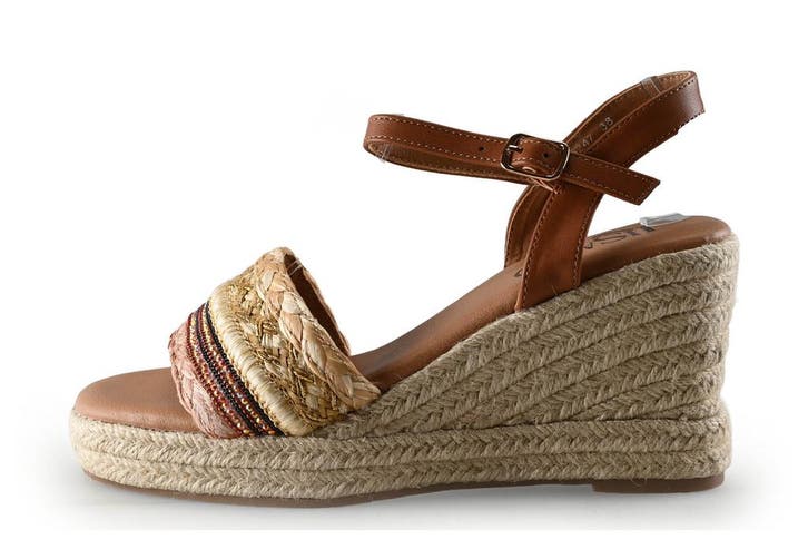 Bosco Sleehakken in maat 38 Beige, Kleding | Dames, Schoenen, Beige, Zo goed als nieuw, Schoenen met hoge hakken, Verzenden