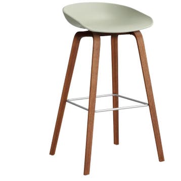 HAY Aas32 Barkruk 75cm Gelakt Walnoot Onderstel Pastel Green, Verzenden, Zo goed als nieuw, Hout, 60 tot 90 cm