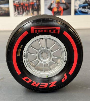 Wiel compleet met band - Pirelli - O.Z * No Reserve * -, Verzamelen, Automerken, Motoren en Formule 1, Nieuw