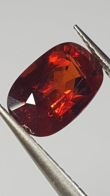1 pcs Oranje Spessartiet - 3.25 ct - Antwerp Laboratory for, Handtassen en Accessoires, Edelstenen, Nieuw
