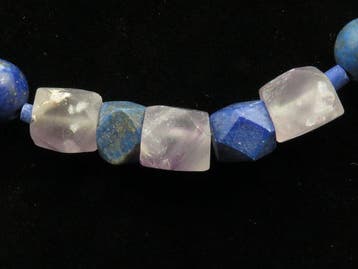 Oud-Bactriaans Ketting van lapis lazuli- en amethistkralen -
